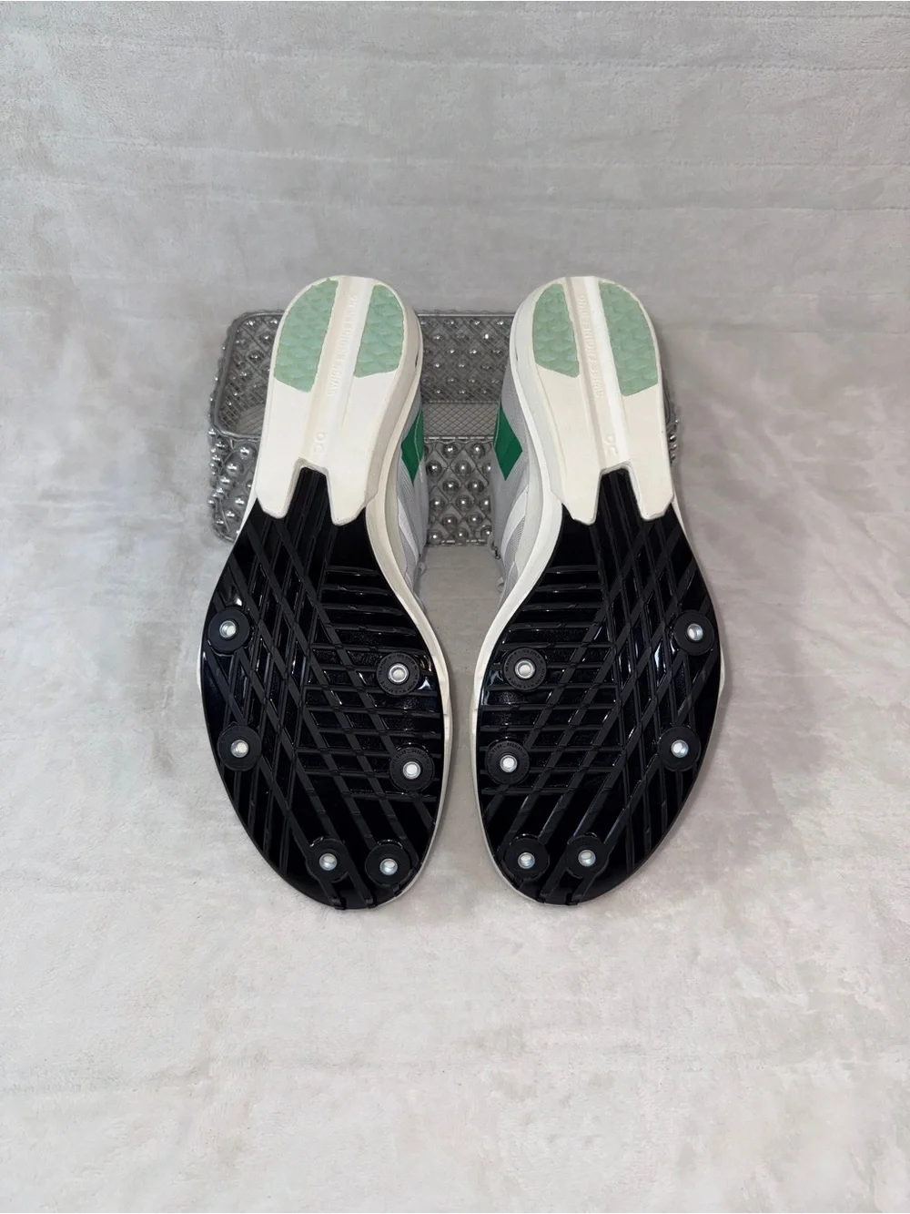 On Running removable spikes 12.5 mens Athletic Sneaker cleats, White Black, Mint